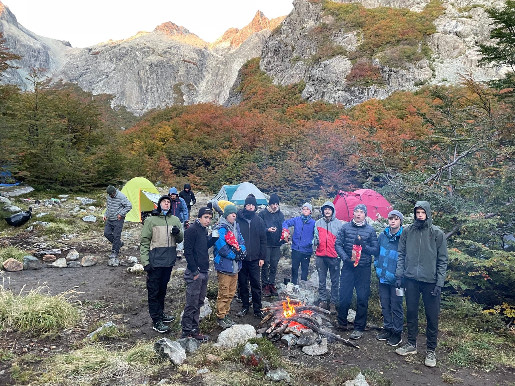Alrededor del fogón, al final del día
