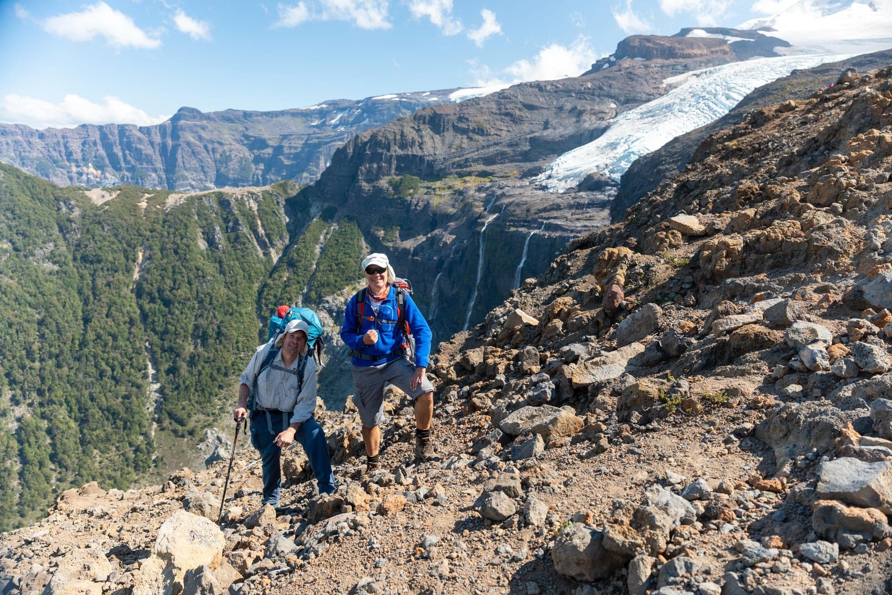 Subiendo entre las piedras, cerca del glaciar