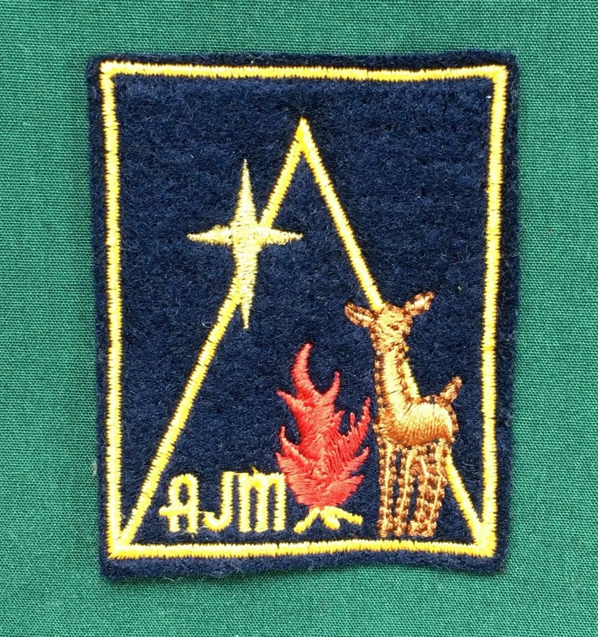 Escudo bordado de la AJM